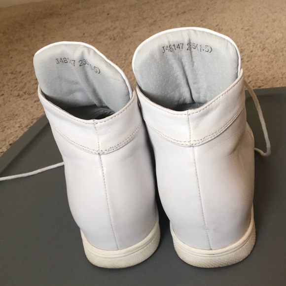 shoes - Picture 3 of 3